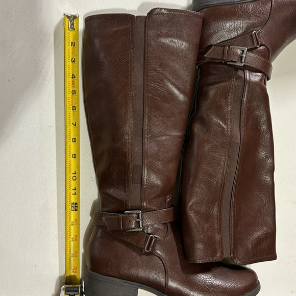 Tall brown boots fit just below the knee - Picture 2 of 6